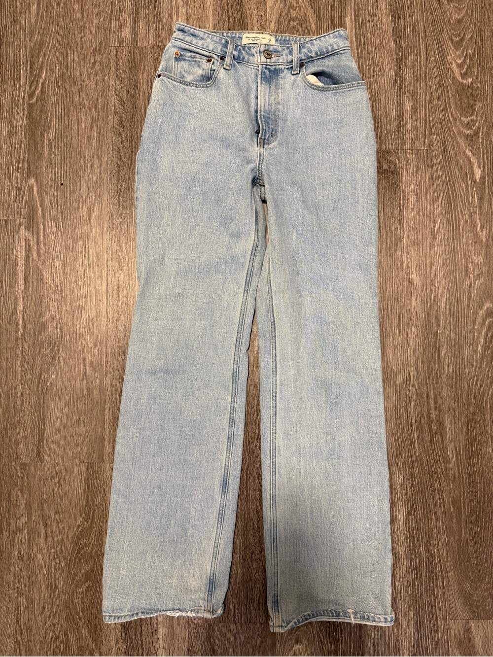 Abercrombie “The 90’s relaxed jeans”